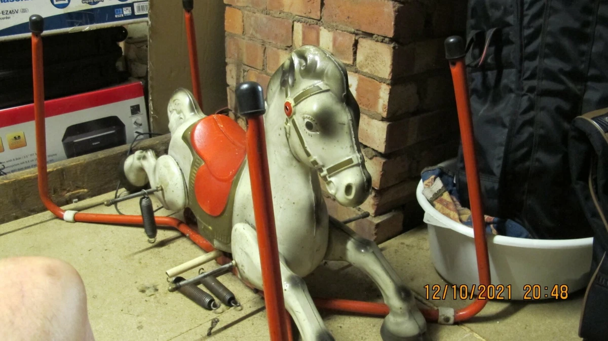 Metal rocking hotsell horse on springs