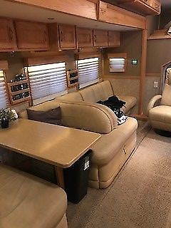2011 showhauler legend toterhome freightliner - Picture 5 of 10