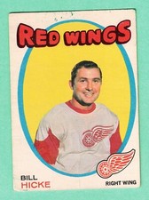 (1) BILL HICKE  1971-72 O-PEE-CHEE  # 142 RED WINGS CREASED  CARD (I1632)