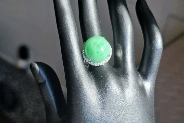 Anillo ajustable de circón cúbico de plata de ley 925 jadeíta verde Birmania Foto 4 de 4