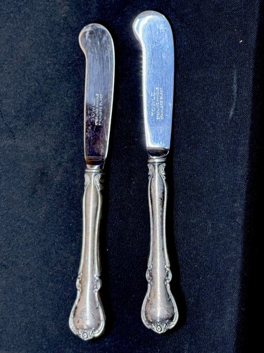 TOWLE OLD MASTER C1942 MANICO STERLING DUE COLTELLI DA BURRO MANICO CAVO 9 3/4"