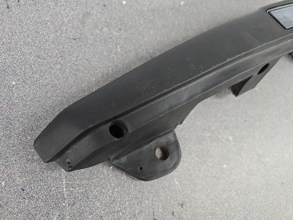 MANIJA REPOSABRAZOS PUERTA CONDUCTOR LADO IZQUIERDO PORSCHE 911 912 LWB ORIGINAL USADA Foto 2 de 4