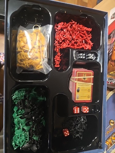 Parker Brothers 40833 Risk Lord of the Rings Board Game COMPLETE WITH 1 RING!! - Picture 2 of 3