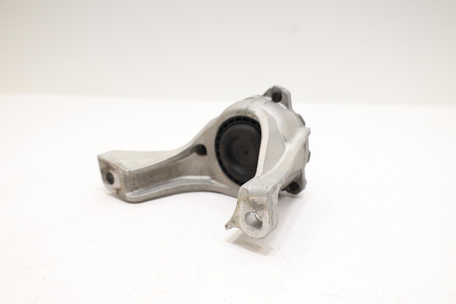 2018 - 2022 HONDA ACCORD 1.5L ENGINE FRAME RIGHT MOUNT SUPPORT BRACKET OEM