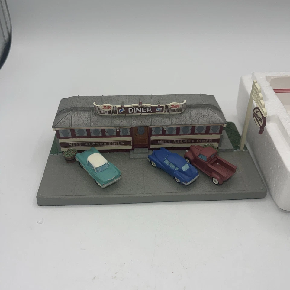 DANBURY MINT CLASSIC DINERS MISS ALBANY ,NEW YORK With COA - Image 2 of 4