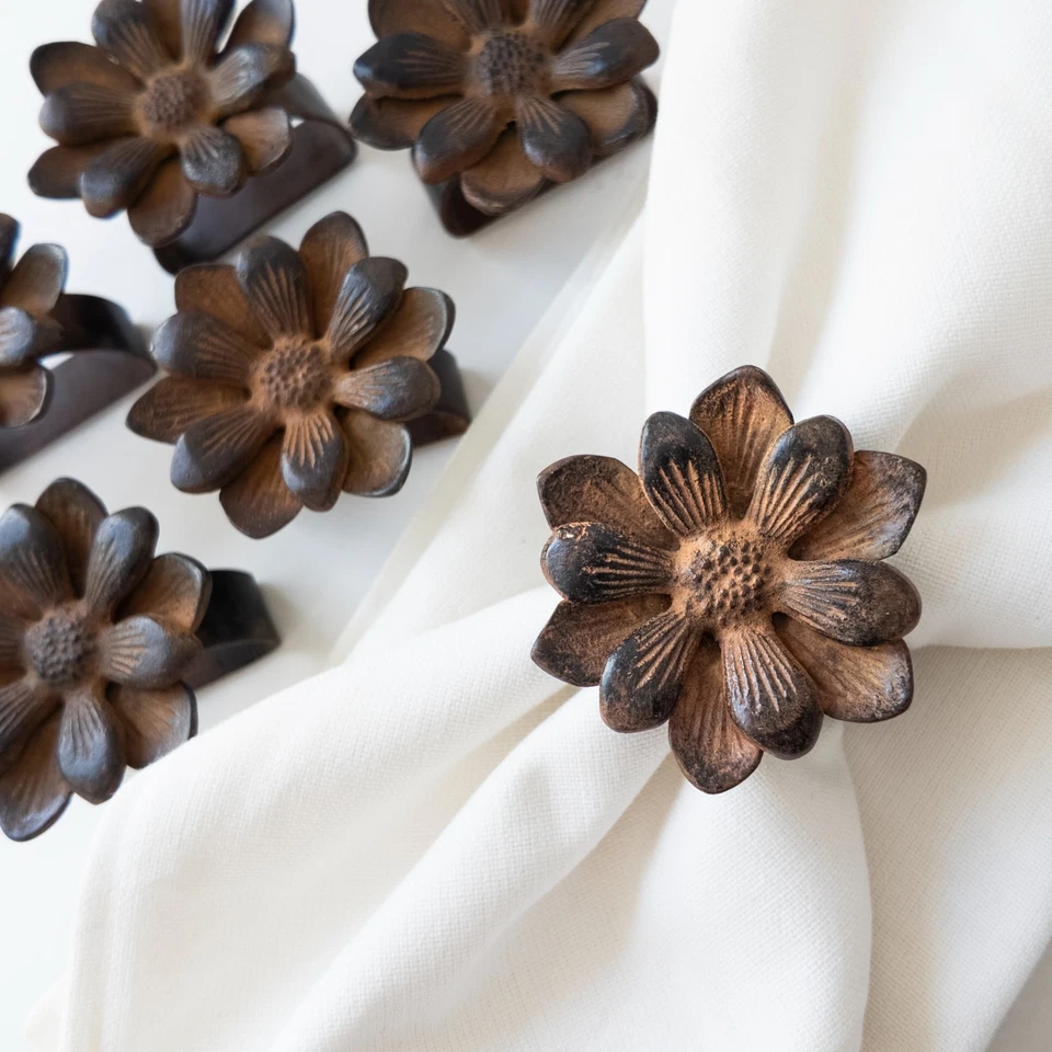 Anillos de servilleta de flores orgánicas de hierro fundido Pottery Barn Mint (juego de 6) Foto 2 de 4