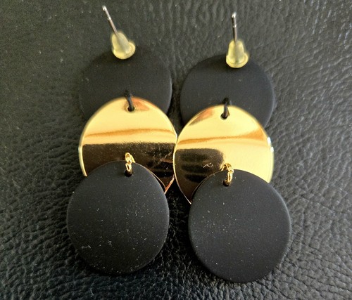 Nice Lot of 3 Pairs Gold Tone/Black Drop/Dangle Earrings - Picture 5 of 7