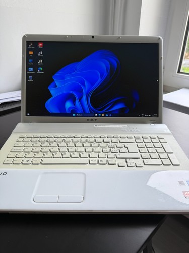 Portátil Sony Vaio 17 pulgadas i3, SSD