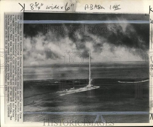 1970 Press Photo Anti-ballistic missile fired at Kwajalein Atoll, Pacific Ocean