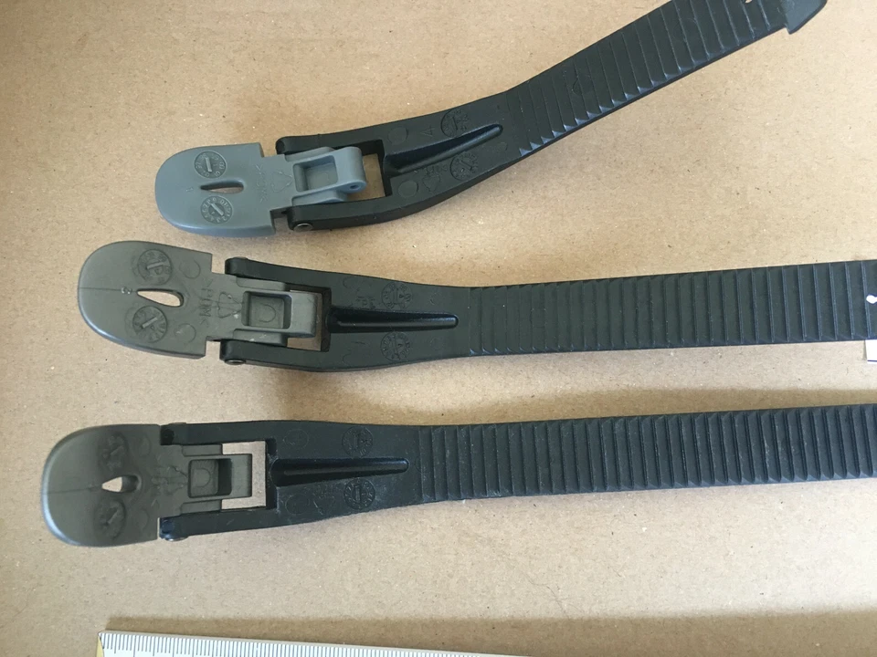 MARKENLOS verschiedene Ersatzteile Inline-Skates MEMORY CLOSURE System ROCES (?)