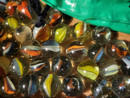 Vintage Bag Of 75 Cat's Eye Marbles in Original Green Vinyl Bag Made in Taiwan - Picture 3 of 5