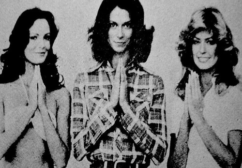 TV Guide 1977 Charlie's Angels Farrah Fawcett Kate Jaclyn International VG COA - Picture 6 of 9