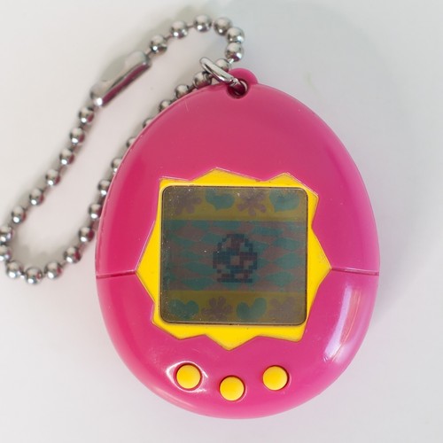 Juego de 2 llaveros virtuales para mascotas Tamagotchi 1997 Bandai 2018 juguete electrónico rosa - Imagen 5 de 6