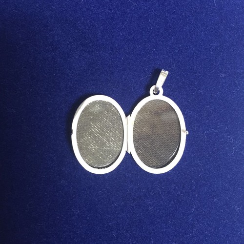 NEW Sterling Silver Oval Locket Suitable For Two Photos Family Love Memories - Picture 3 of 4