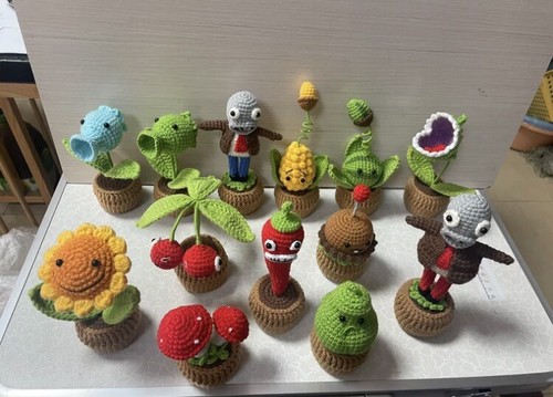 13 PCS Knitting Needle Crochet Plants vs. Zombies Sunflower Peashooter Set - Picture 1 of 5