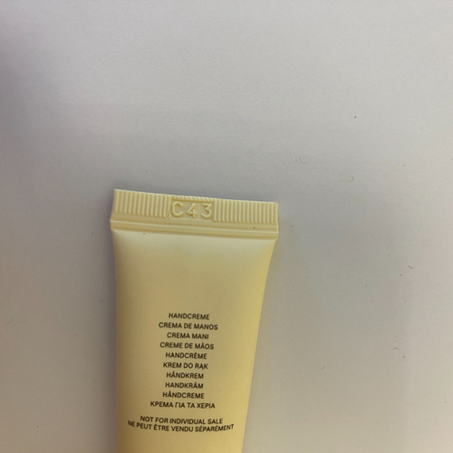 Fragrant Favourites Pouch by Jo Malone 2x9ML Colognes and 1x15ML Handcream - Picture 5 of 8