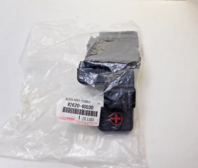 GENUINE TOYOTA UZJ100 series Land Cruiser  FUSIBLE LINK BLOCK 82620-60030 - Bild 1 von 3