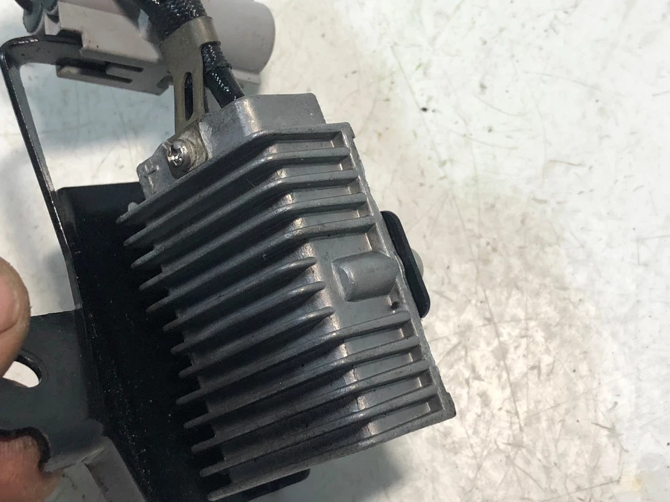 Unidad de resistencia Lexus GS300 1999-2004 P: 82695-30010 garantía OEM Foto 3 de 4