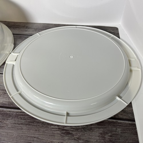 Sure Fresh Reusable Plastic Cake Containers with Lids Set Of 2 Handle - Picture 4 of 11