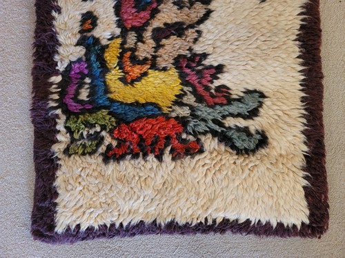 Peruvian Wool Tapestry – Indigenous Seated Inca Warrior Image - Picture 3 of 11
