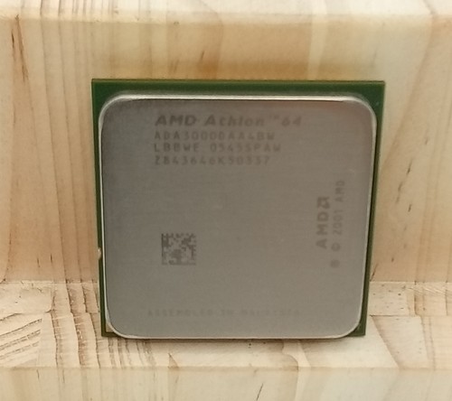 AMD Athlon 64 3000+ ADA3000DAA4BW 1.8-3.0GHz Socket 939 CPU (OEM Tray)