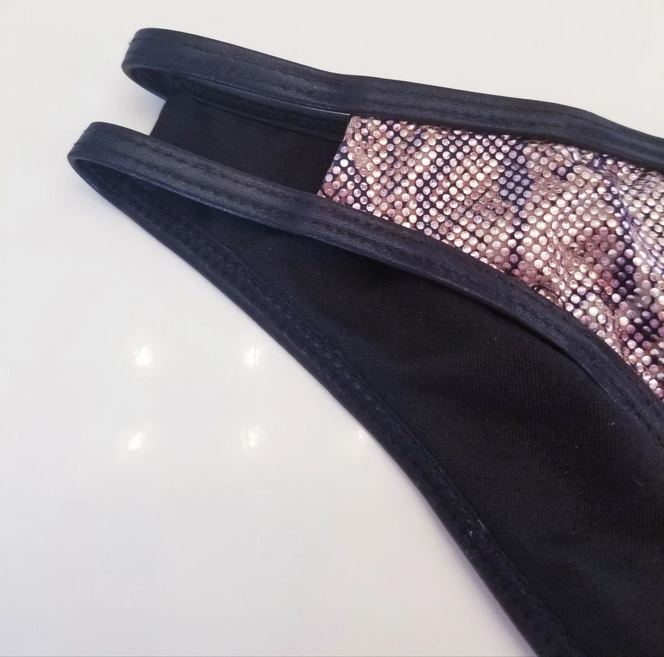 Parte inferior de bikini Baby Phat mediana negra y dorada con logotipo correas laterales  Foto 4 de 4