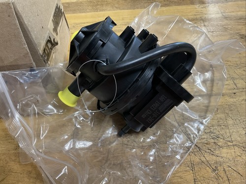 Fuel Vapor Leak Detection Pump for Jeep Wrangler 1998 1999 2000 2001 2002 2.5L - Picture 6 of 7