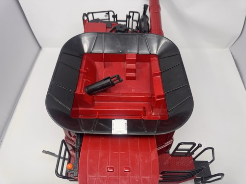 Tomy Case IH Axial Flow 8240 Combine Harvester 1:16 Big Red Farm Series (Video) - Picture 8 of 11