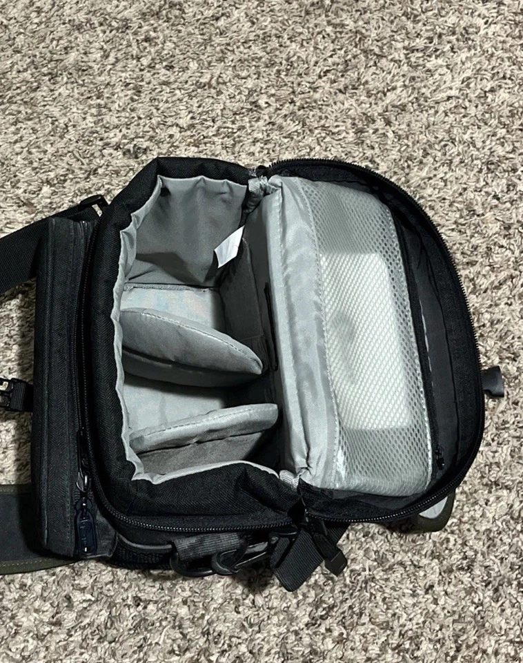 Lowepro Nova 1 相机单肩包 黑色 — 第 2/4 张图片