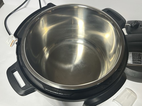 INSTANT POT DUO60 V4 8 In 1 Programmable Pressure Cooker - Picture 7 of 13