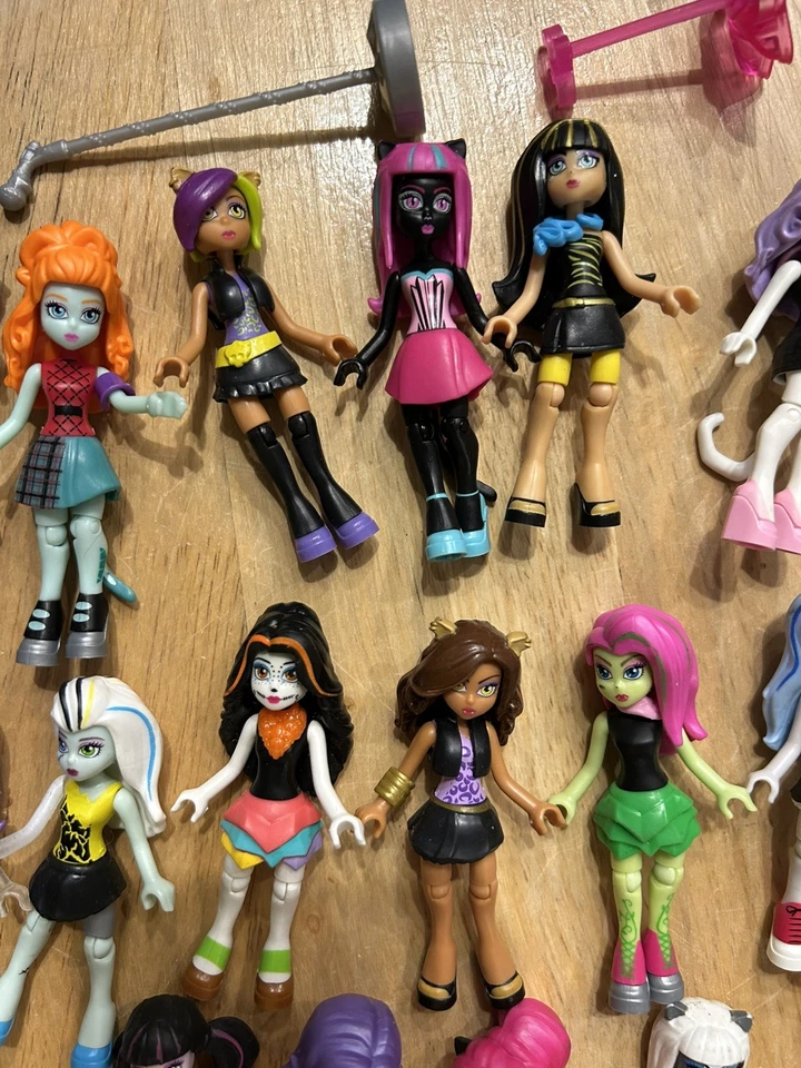 Monster High Mega Blocks Figures Set of 21 - Image 3 of 4