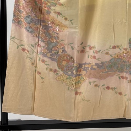 Eleganter cremefarbener Kimono Hōmongi mit Stickerei 155 cm Größe M - Bild 2 von 5