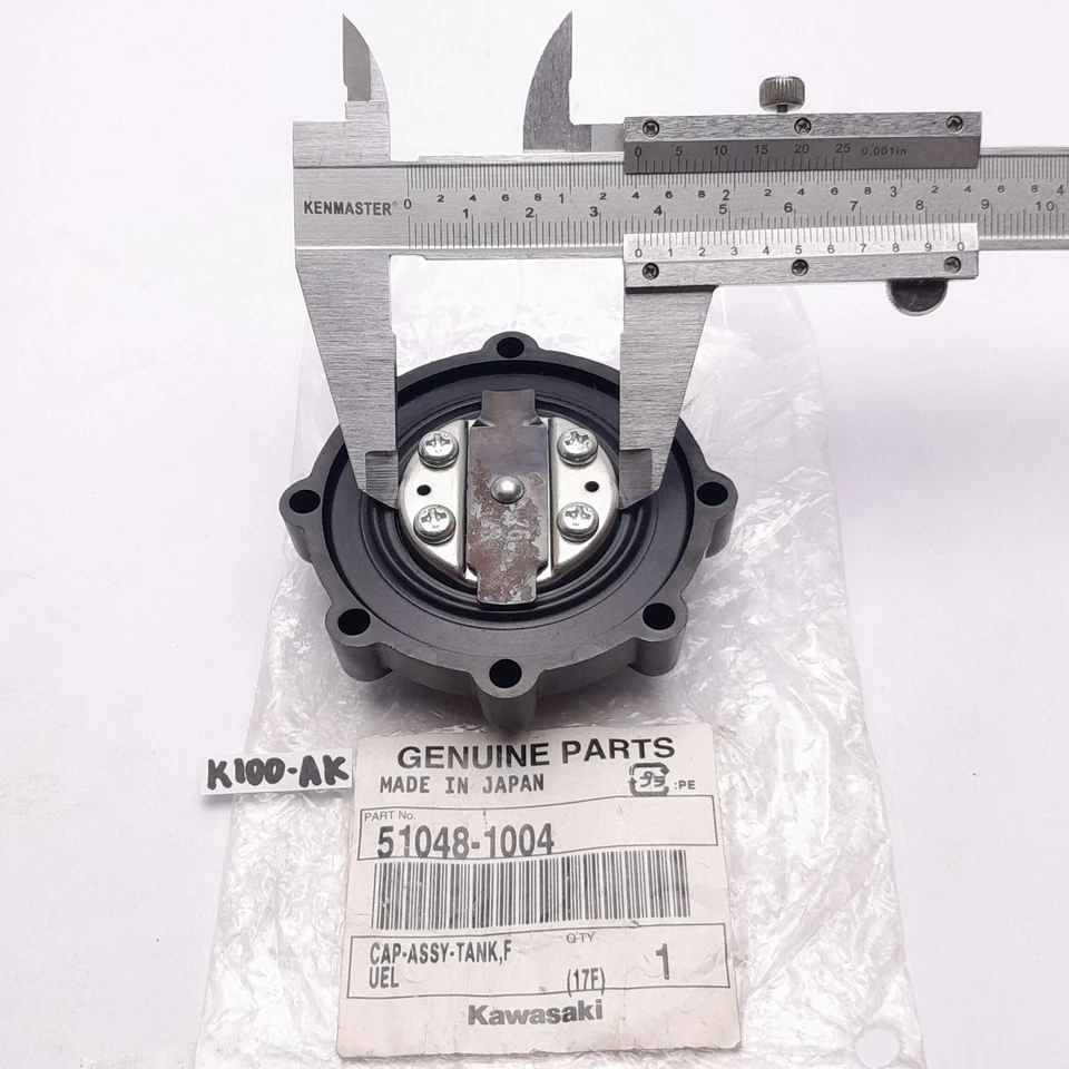 Kawasaki KE125 KE175 KE100 KLR250 KM100 KD80 KX Fuel Tank Cap 51048-1004 NOS #1 - Изображение 3 из 4