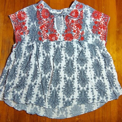 THML Clothing Embroidered Peasant Top White Blue Red Floral Keyhole Size S