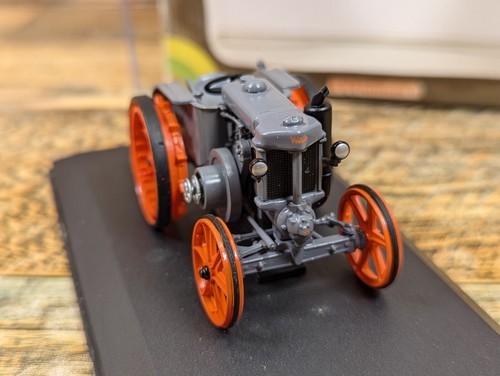 1935 TR56 1/43 Landini Velite VL 30 Model Tractor Universal Hobbies - Picture 8 of 15