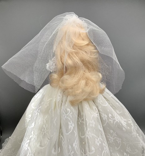 Vintage Barbie & Beautiful Homemade Off-White Wedding Dress With Stand - Picture 9 of 12