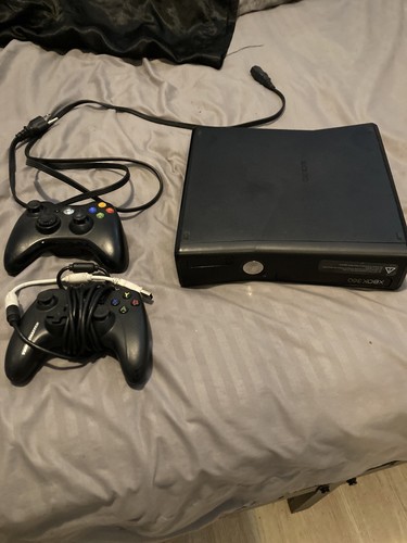 Xbox 360 Slim Negro Con Dos Mandos Y Fuente De Alimentación Y King Of Fighters - Imagen 1 de 4