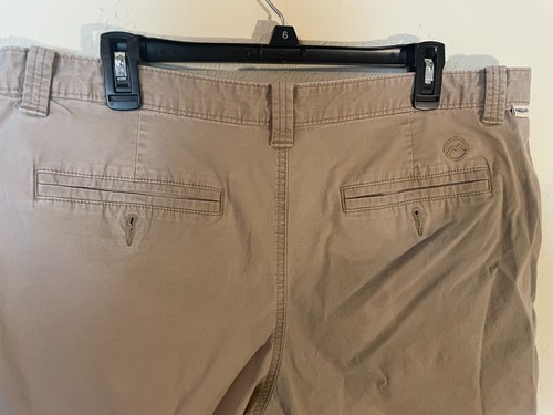 Magellan Outdoors Shorts Men's Size 38 Khaki Tan 4 Pockets - Picture 14 of 16