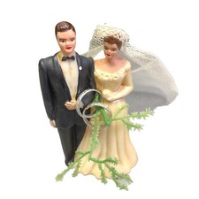 Vintage Bride And Groom Cake Topper 4 In Veil  Rings 1950-1970
