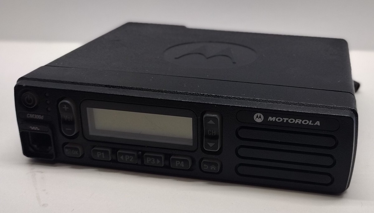 Motorola CM300d UHF 403-470MHz 99 Channel 25w Mobile Radio