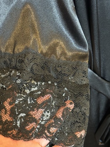 Black Satin Vintage Victorias Secret Robe Lace Sleeve Opening Size XS - Picture 6 of 7