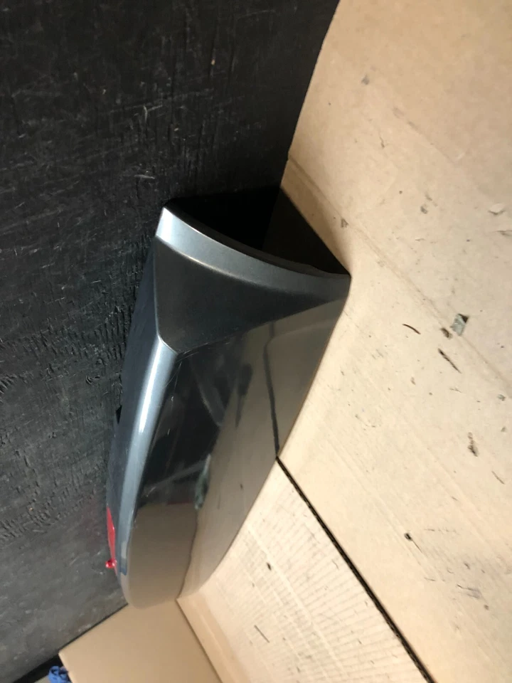 Infiniti QX56 2004 a 2010 puerta trasera puerta levadiza alerón con luz G7860 PS Foto 2 de 4