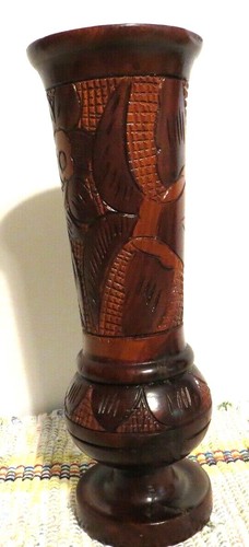 Jarrón decorativo de madera con pescado y flor girado y tallado a mano - Imagen 4 de 11