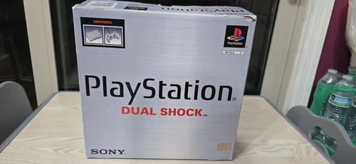Sony Playstation Dual Shock GAME CONSOLE SCPH-7501/94009 W/Orig Box 2 Controls