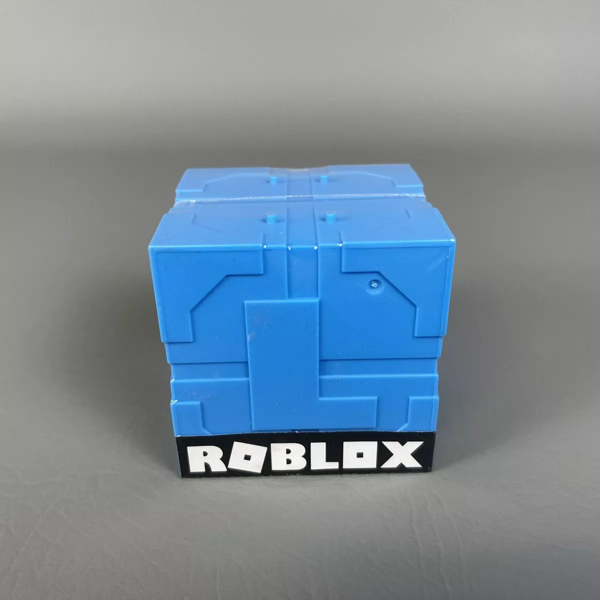 Roblox Action Collection - Series 9 Mystery Figure [Includes 1 Figure + 1  Exclusive Virtual Item] 