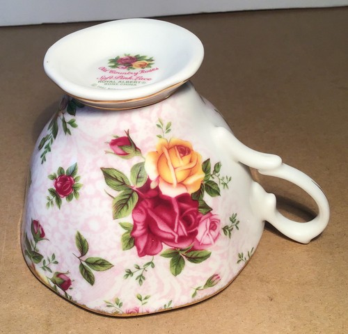 Royal Albert Old Country Roses Soft Pink Lace 2002 Teacup & Footed Saucer New - Picture 5 of 12
