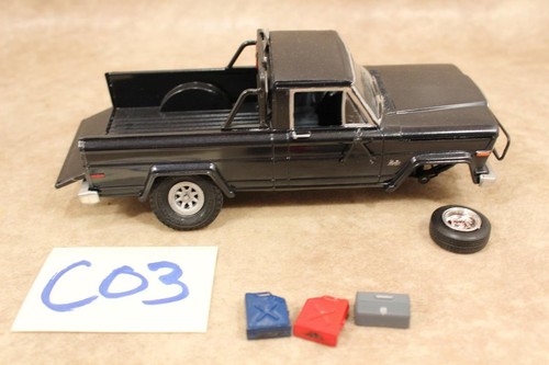 C03B VINTAGE JUNK YARD PLASTIC 1/25 MODEL KIT TRUCK JEEP HONCHO AS IS