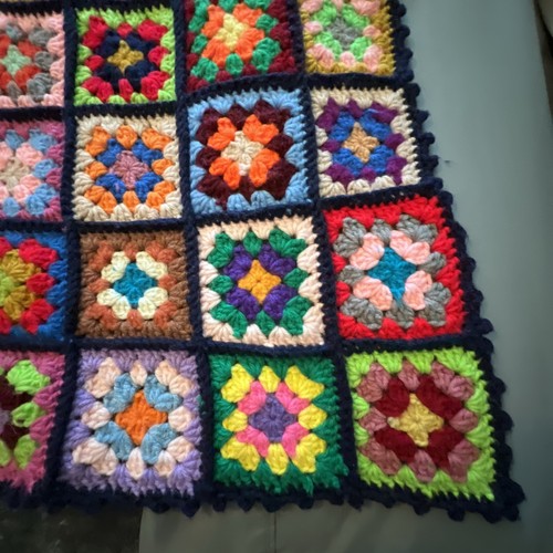 Oma gehäkelte afghanische bunte Schoßdecke Überwurf Handarbeit 44 "X 54" - Bild 8 von 14