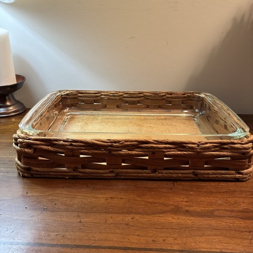 Vintage PYREX 3 Qt. 233 Wicker Basket Holder Carrier & Casserole Baking Dish - Picture 12 of 12
