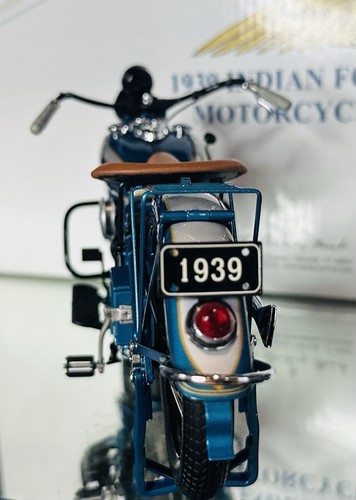 Danbury Mint 1939 Indian Four Motorcycle 1/10 Scale EXTREMELY RARE BLUE COLOR - Picture 12 of 18